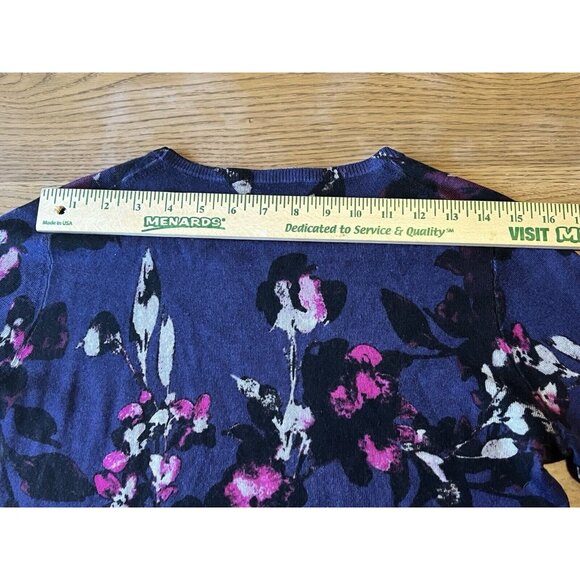 LORD & TAYLOR 100% Extra Fine Merino Wool Sweater Floral Size Medium Modern City - Picture 13 of 16
